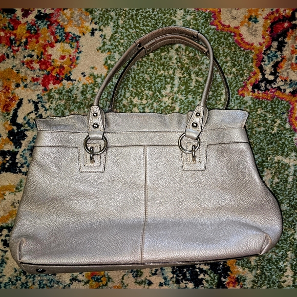 COACH PEBBLED LEATHER PURSE HANDBAG. LIKE NEW NO MARKS OR STAINS. - Picture 4 of 8